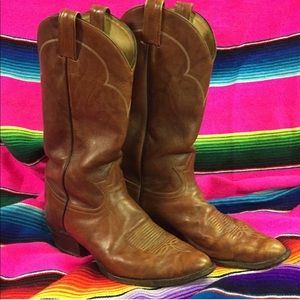 Tony Lama Mens Brown Cowboy Boots.